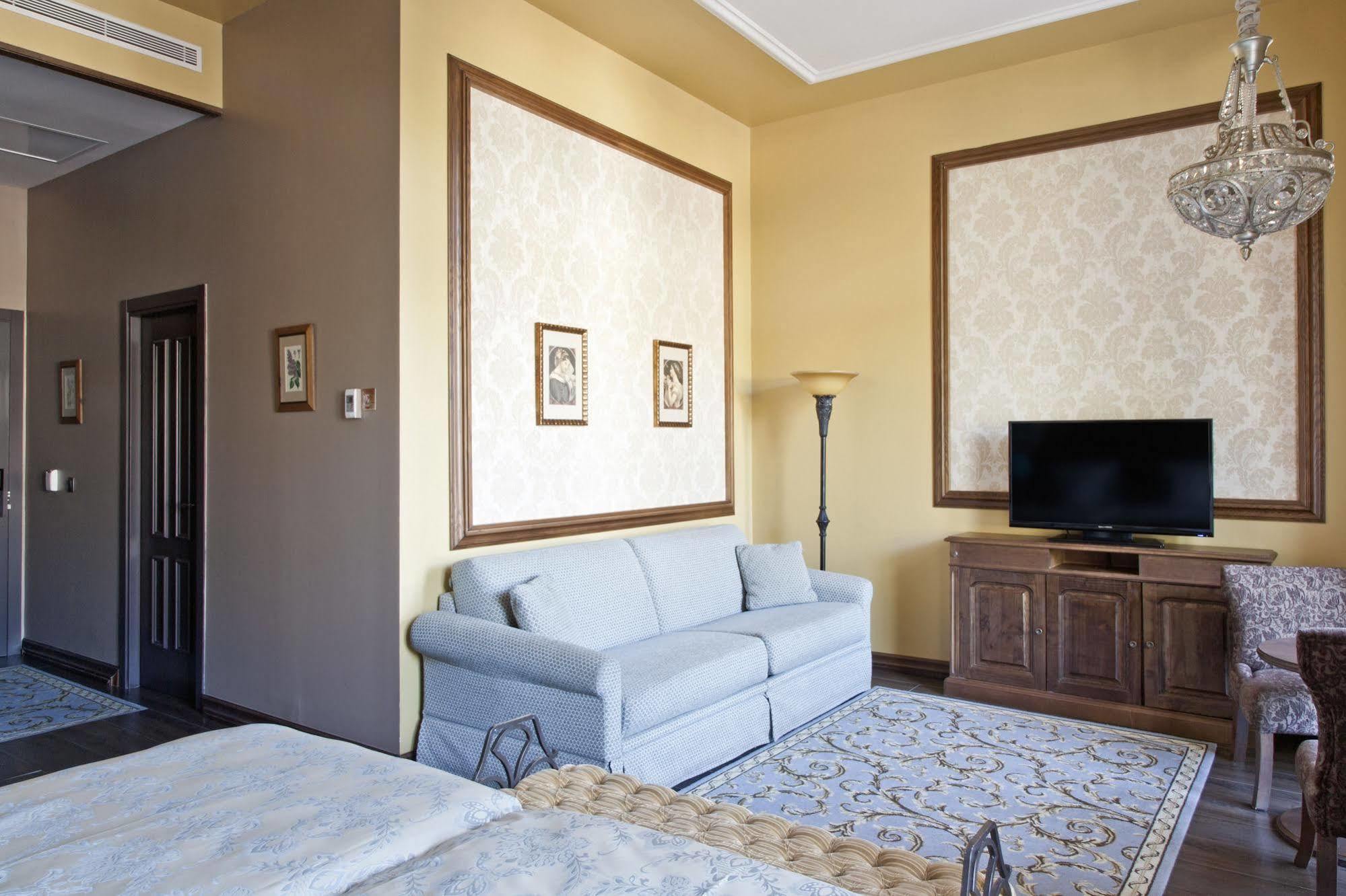 PortAventura Hotel Lucy's Mansion: Unlimited Park Access & Express Passes Salou Exterior photo