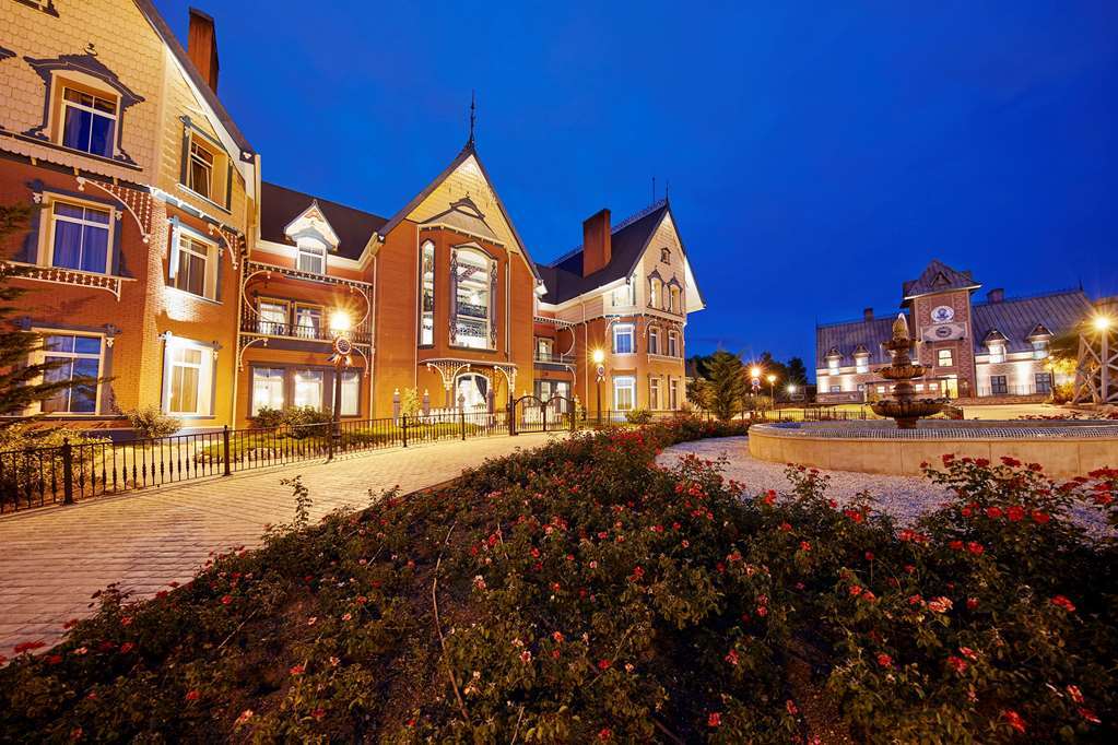 PortAventura Hotel Lucy's Mansion: Unlimited Park Access & Express Passes Salou Exterior photo